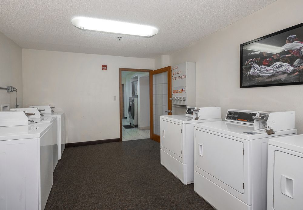 Cedar Rapids Inn - photo 31