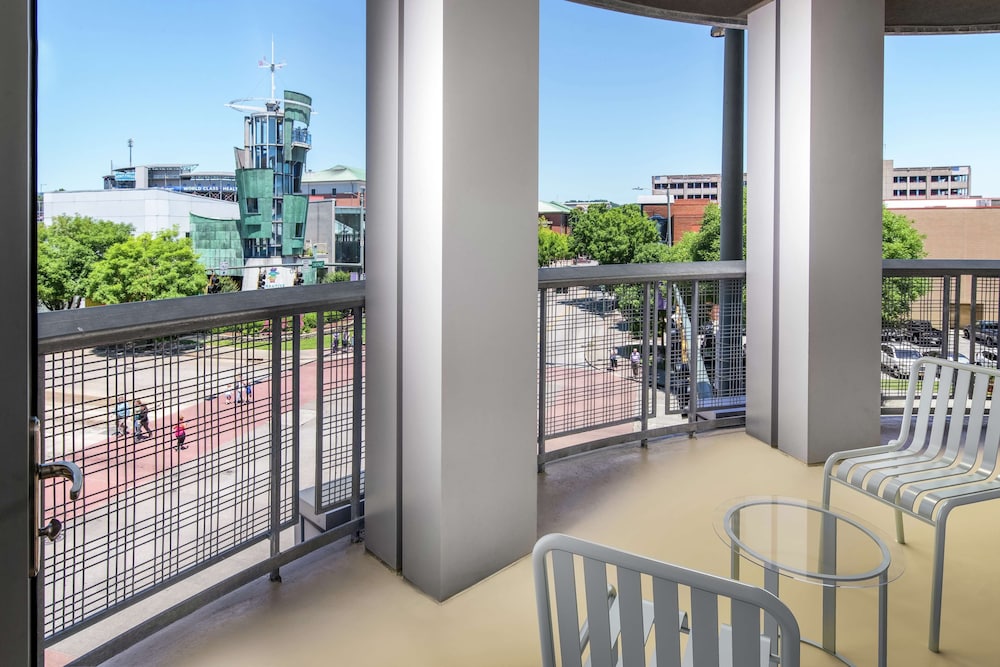 Hampton Inn & Suites Chattanooga Downtown - photo 40