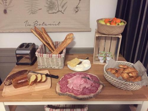 Hotel Le Chateau De Cesarges — Maubec