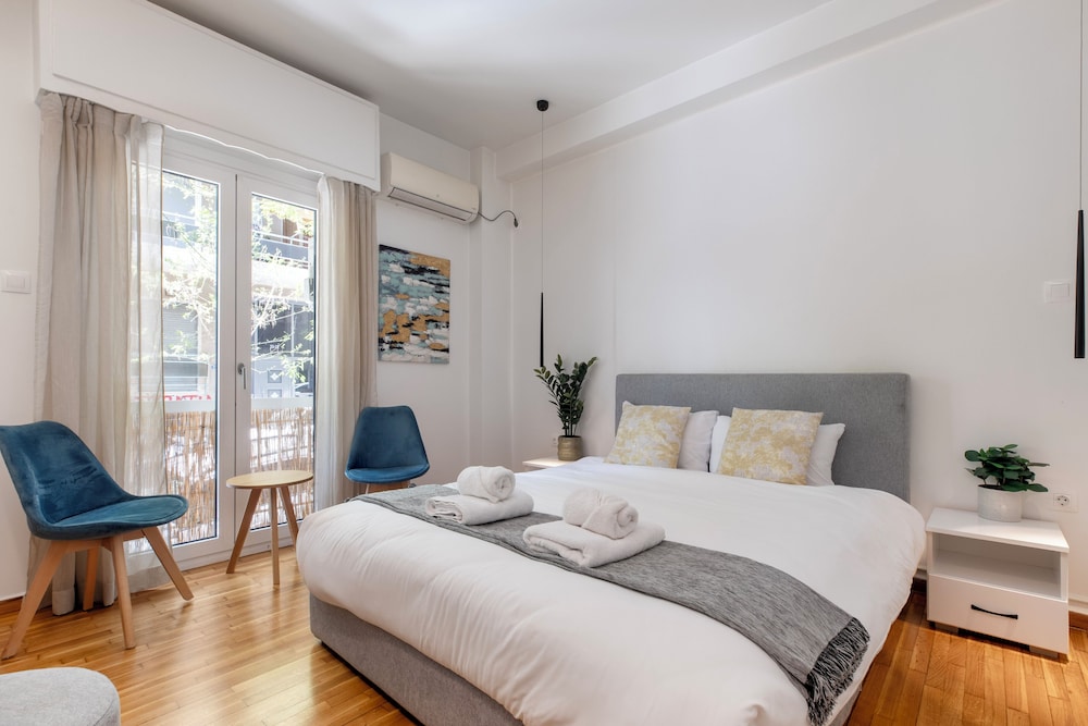 Viora Stunning Deluxe Studio in Athens — 4-Star Luxury Hotel in Athens, Greece