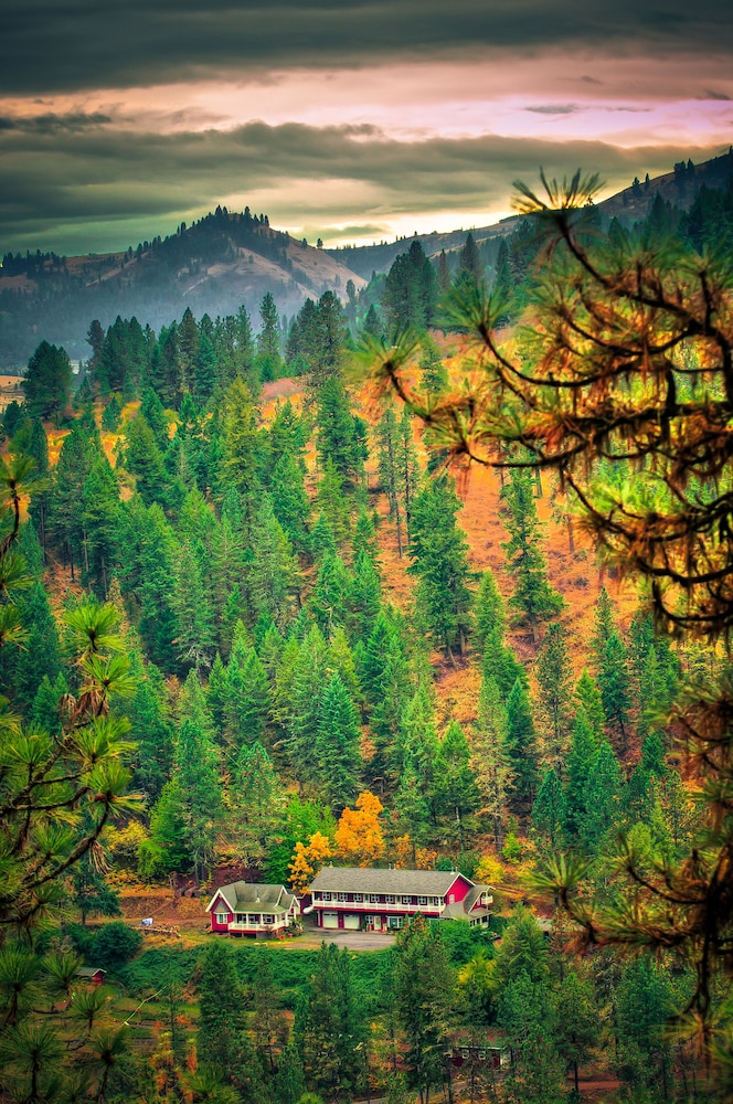 Hearthstone Elegant Lodge by the River - photo 51