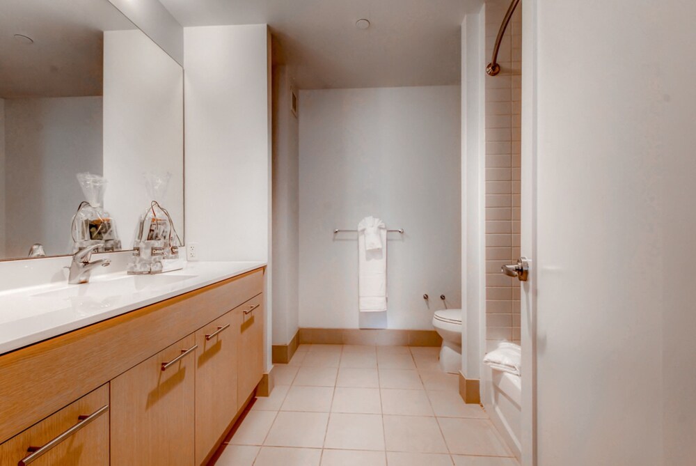 Global Luxury Suites at Kendall Square - photo 31