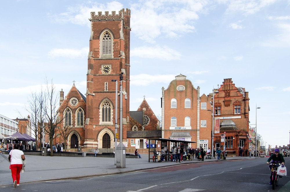 Apt Sleeps 2 Pets Ok Acton Park & Stn Close — 4-Star Luxury Hotel in London, United Kingdom