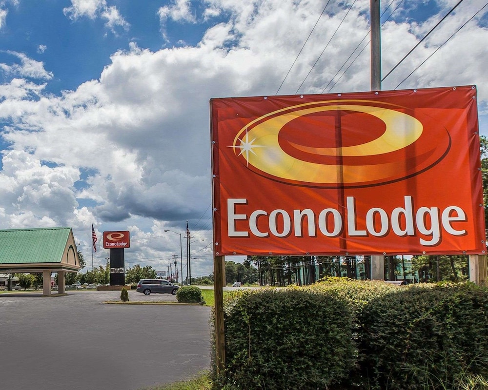 Econo Lodge Douglas - photo 52
