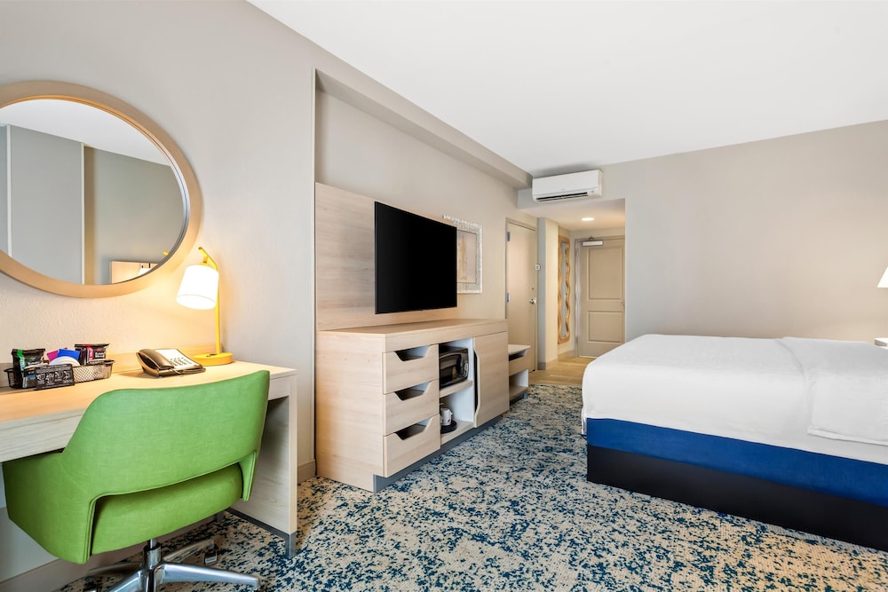 Hampton Inn & Suites St. Petersburg Downtown - photo 19