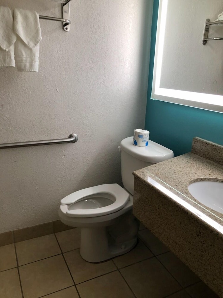 Howard Johnson by Wyndham Winter Haven FL - photo 46