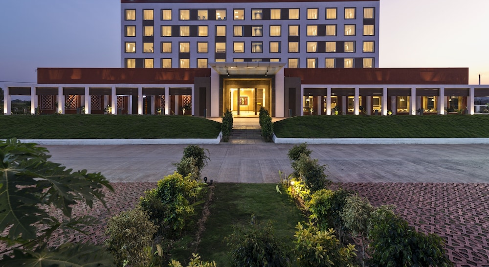 Pride Elite Phaltan - carbon neutral hotel in Phaltan