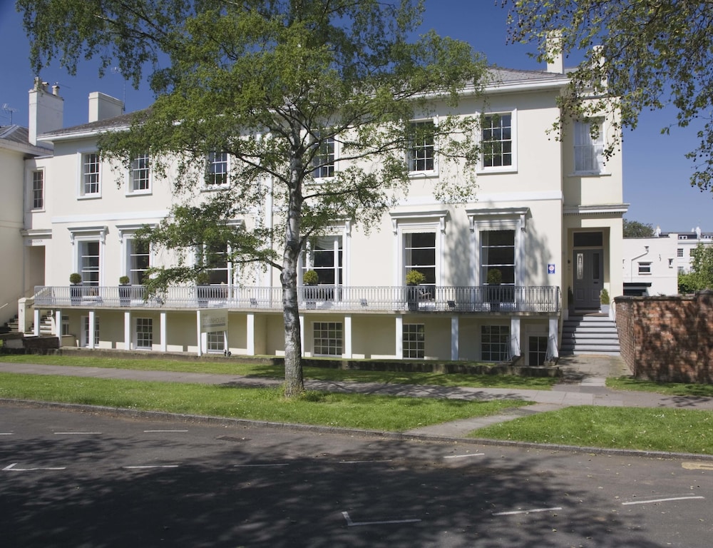 Cheltenham Townhouse Hotel — 4-Star Luxury Hotel in Cheltenham, United Kingdom