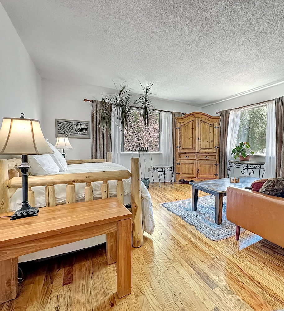 Rocky Mountain Inn - photo 8