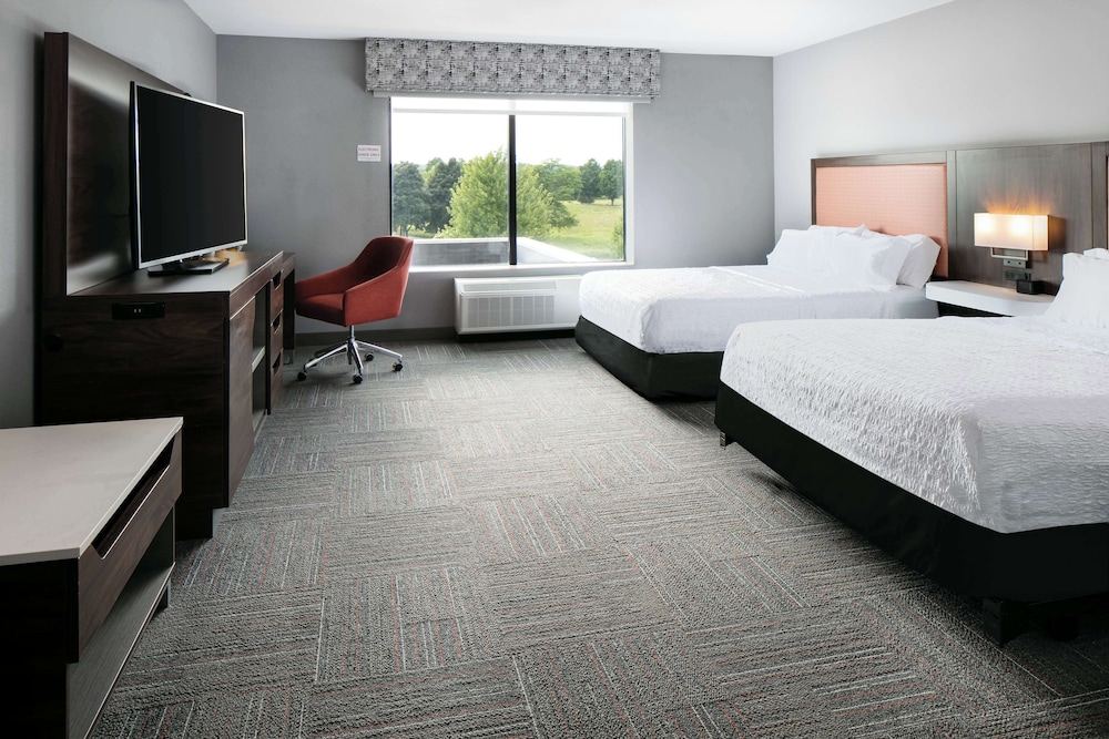 Hampton Inn & Suites West Bend - photo 19