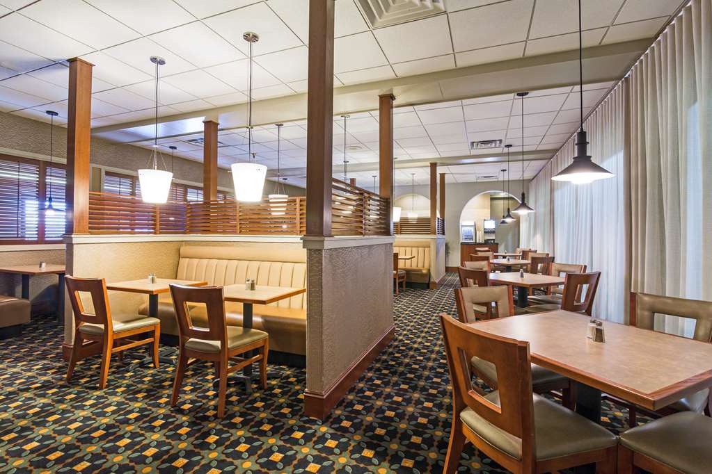 Clarion Hotel Convention Center - photo 67