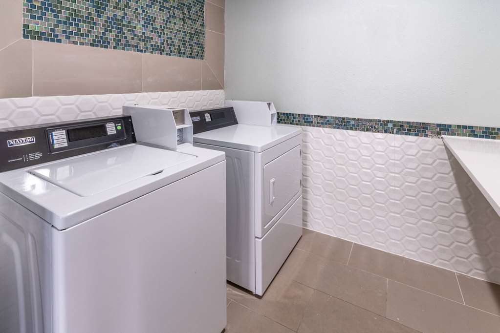 La Quinta Inn & Suites by Wyndham Santa Rosa - photo 28