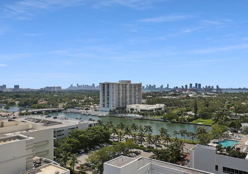 FontaineBleau Resort Ocean plus Bay View w Balcony - photo 15