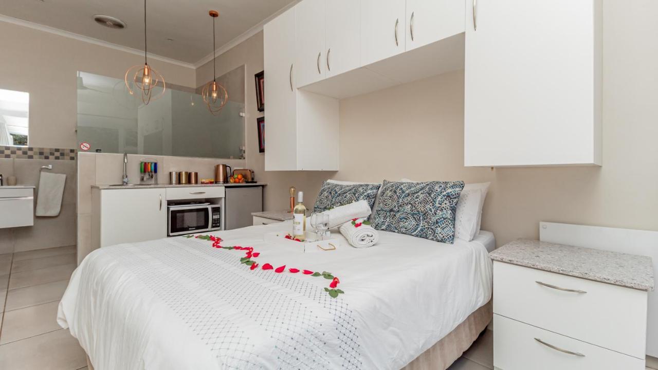 Sea Breeze Guest House — 4-Star Luxury Hotel in Cape Town, South Africa