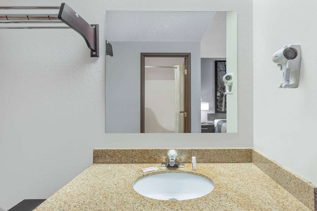 Super 8 by Wyndham Madison South - photo 10