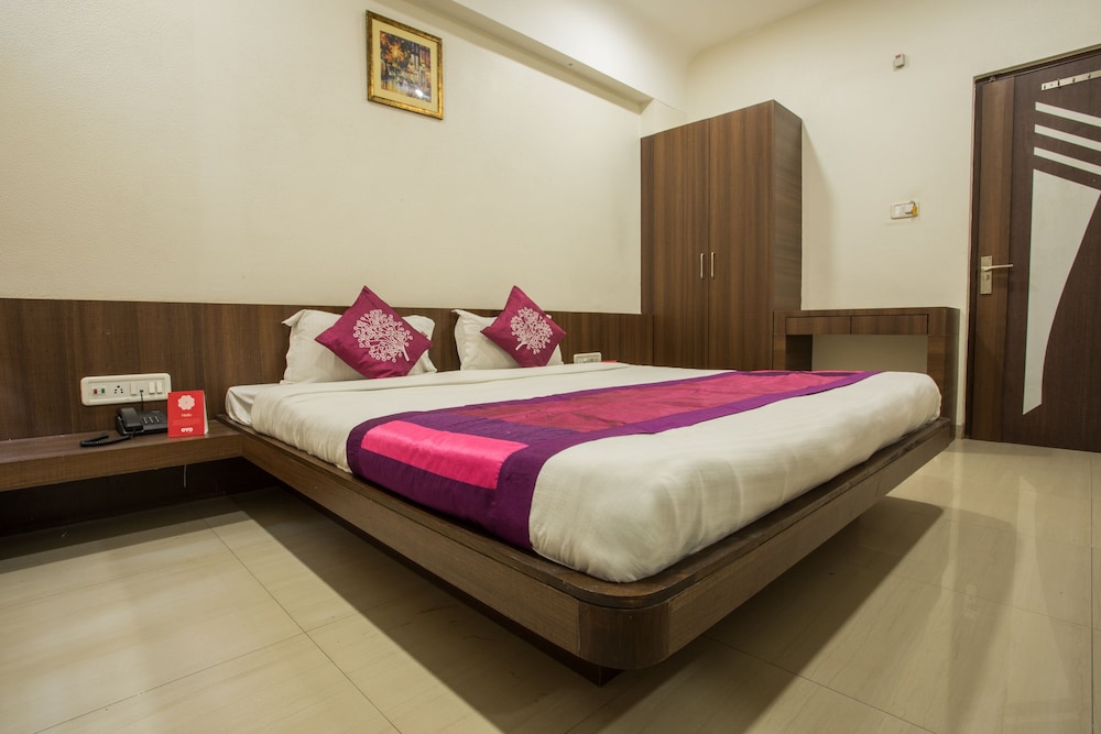 Oyo 7421 Hotel Relex — Indore
