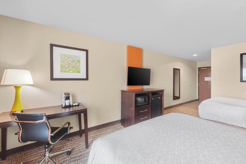 Holiday Inn Express & Suites Houston NW Tomball Area by IHG - photo 31