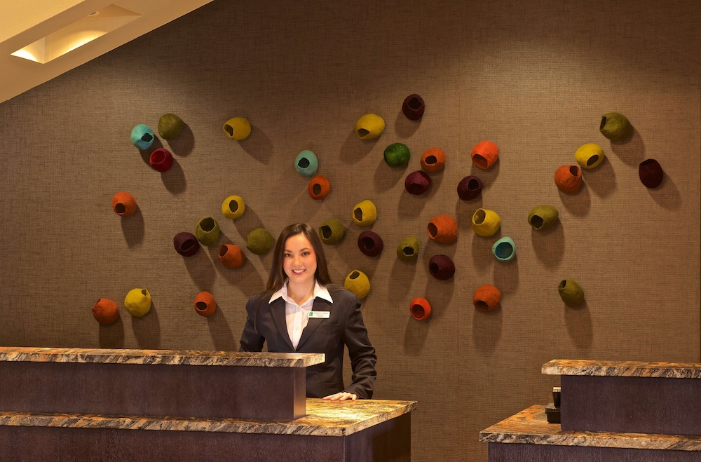 Embassy Suites by Hilton Flagstaff - photo 4