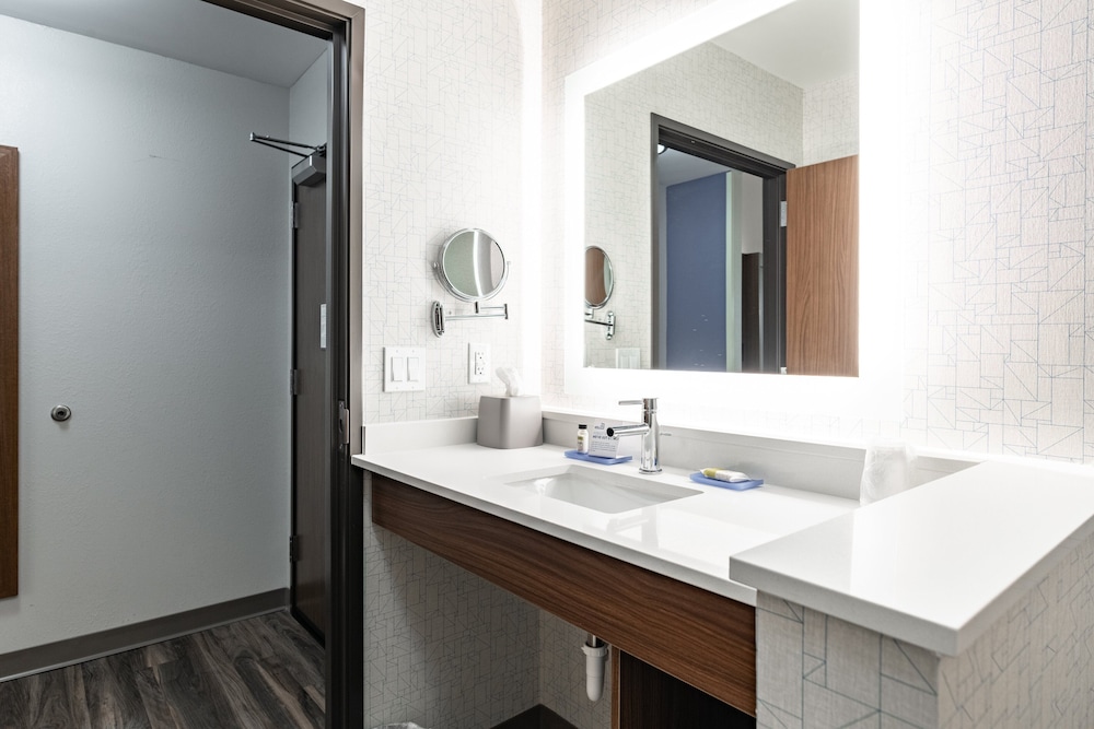 Holiday Inn Express & Suites Moundsville by IHG - photo 31