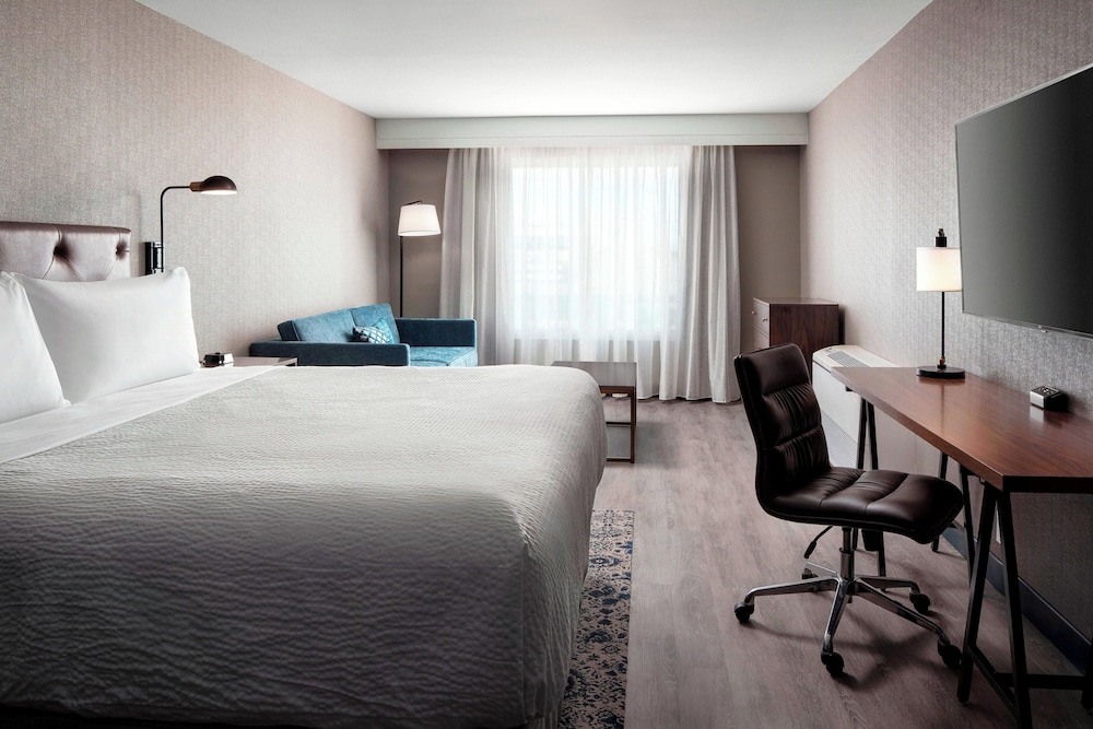 Four Points by Sheraton Hotel & Suites San Francisco Airport - photo 10