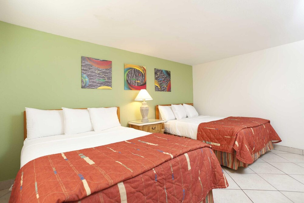 Bahia Mar Solare Tower 6th floor Oceanview Condo 3bd 3ba w Pools - photo 13