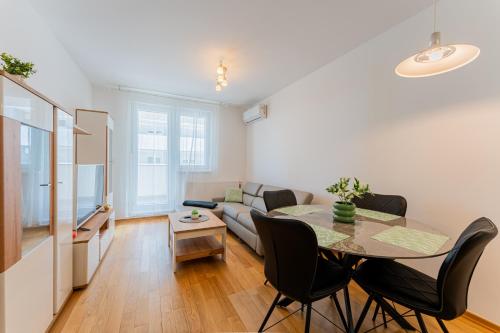 Flex SelfCheckIns 136 Zagreb Bedroom Parking Loggia — 4-Star Luxury Hotel in Zagreb, Croatia