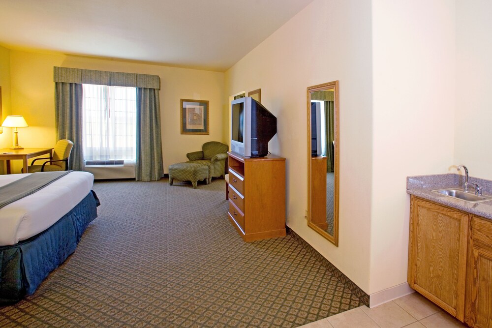 Holiday Inn Express & Suites Rio Grand by IHG - photo 2