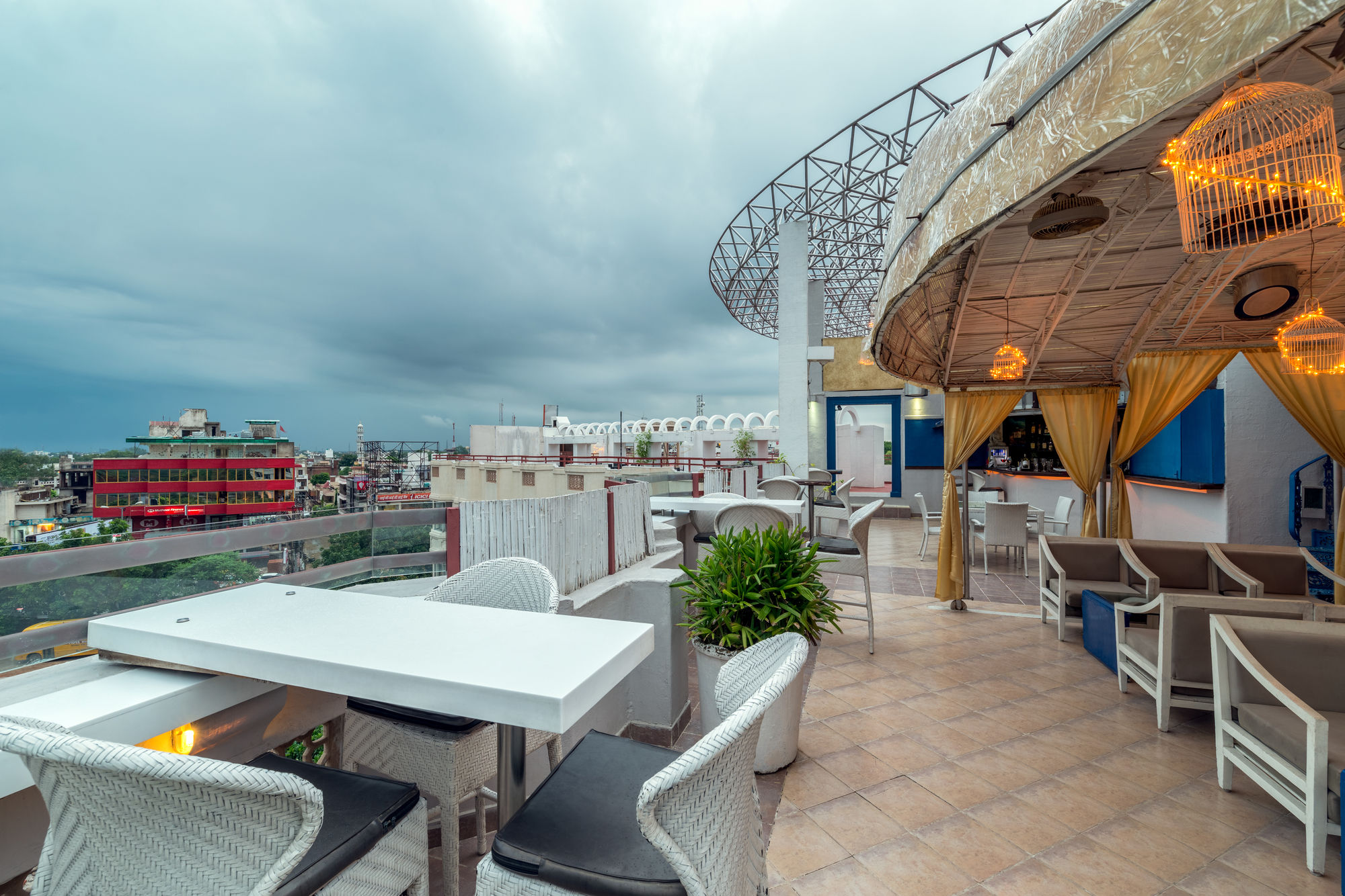 Howard Plaza The Fern