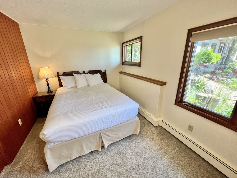 Thomsonite Beach Inn - photo 25