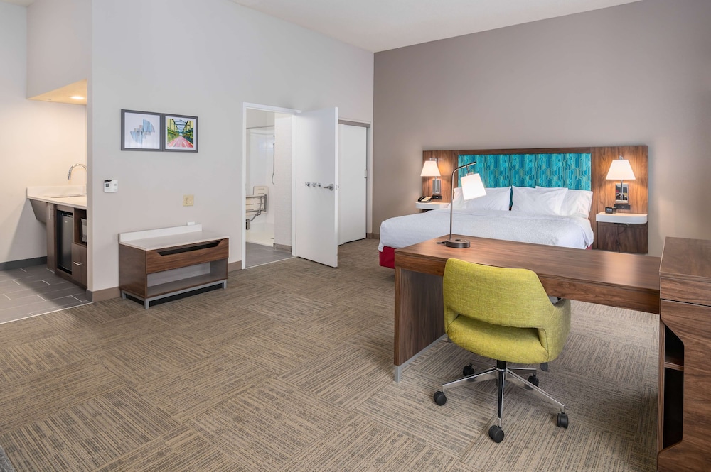 Hampton Inn & Suites Hartford Manchester - photo 7