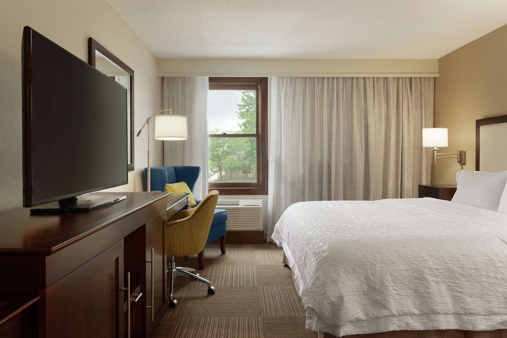 Hampton Inn & Suites Springdale - photo 18