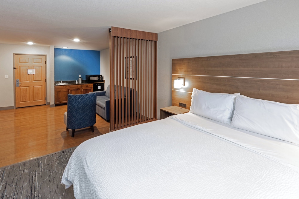 Holiday Inn Express & Suites Tulsa S Broken Arrow Hwy 51 by IHG - photo 17