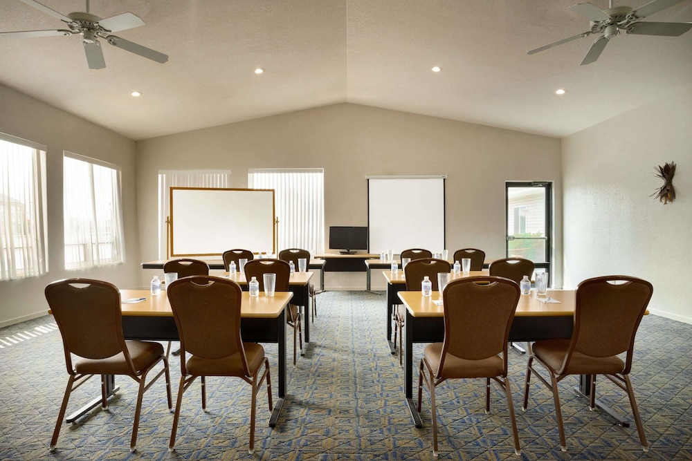 Travelodge by Wyndham Gillette - photo 19