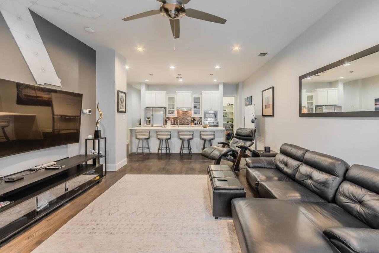 Stunning Townhome Near Uptown in Dallas, United States