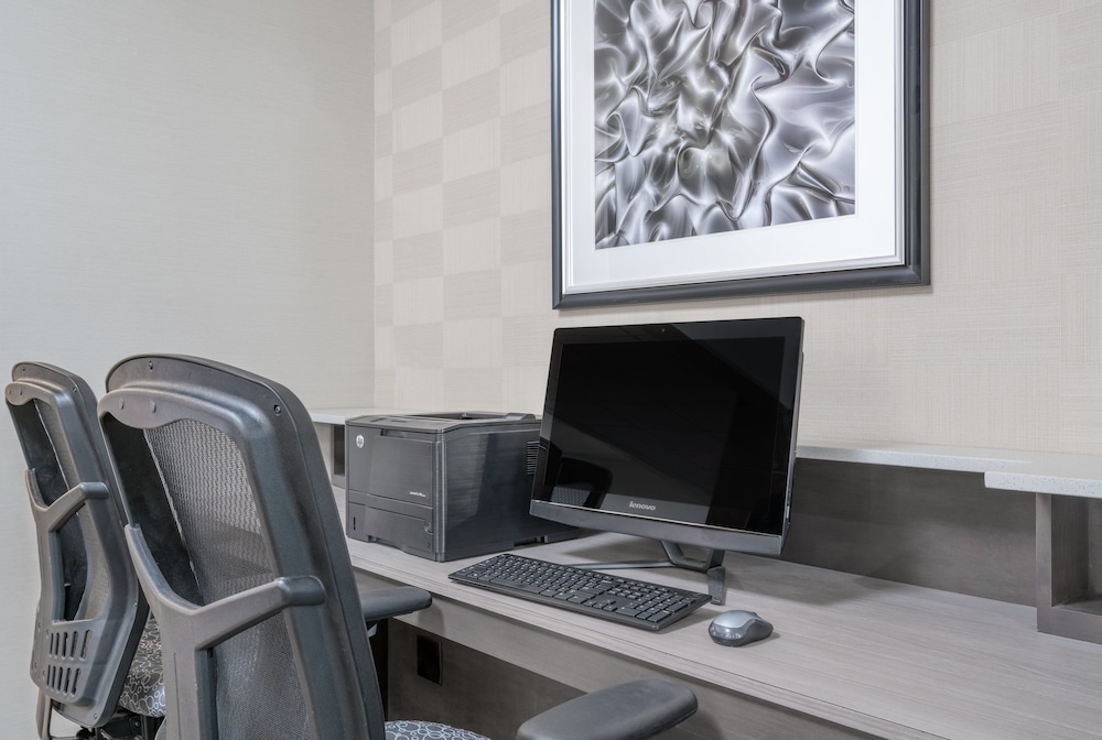 Holiday Inn Express & Suites Ames by IHG - photo 15
