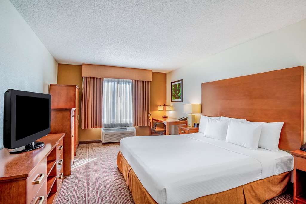 La Quinta Inn & Suites by Wyndham Danbury - photo 34