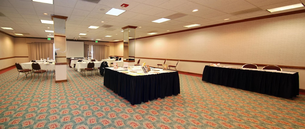 Oakland Airport Executive Hotel - photo 57