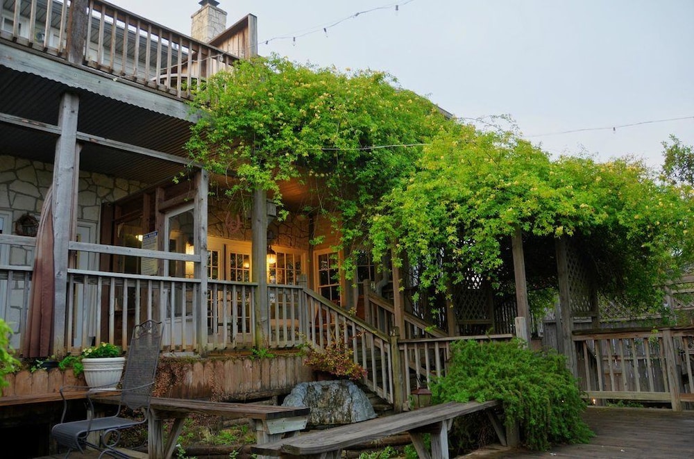 Equinox Inn at Canyon Lake - photo 55