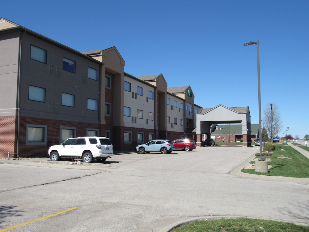 Holiday Inn Express & Suites South Lincoln by IHG - photo 79