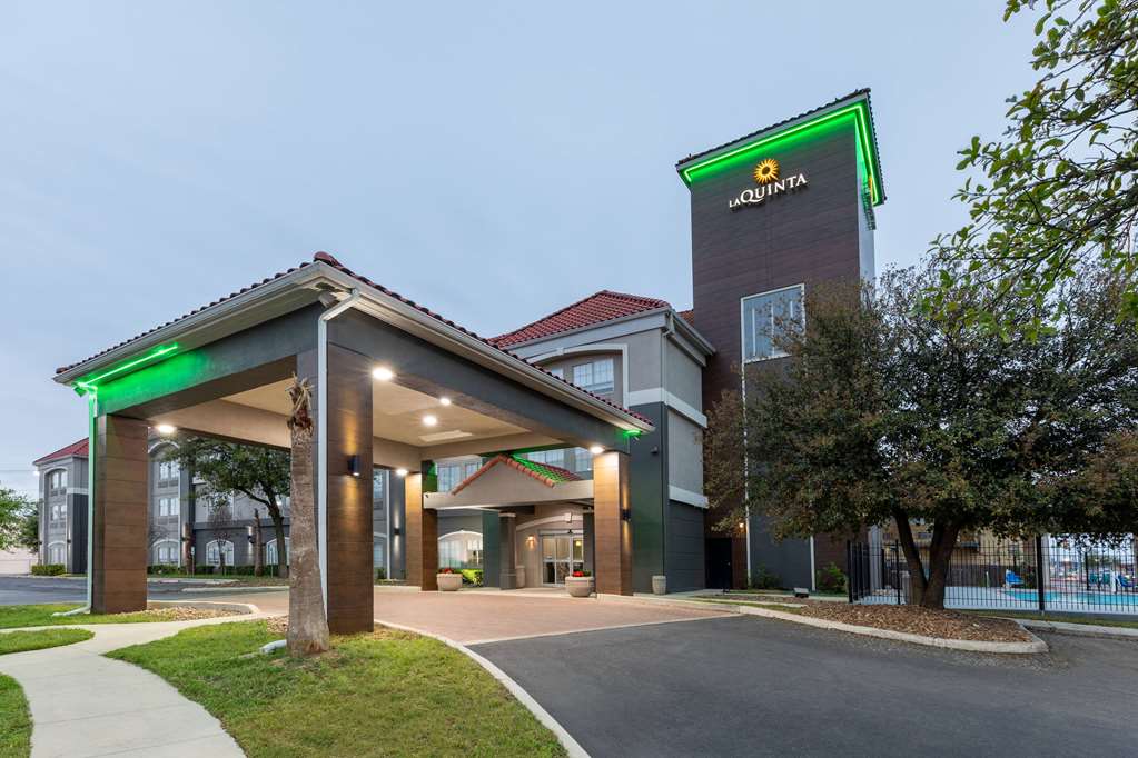 La Quinta Inn & Suites by Wyndham New Braunfels - photo 59