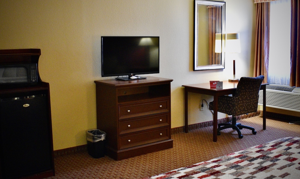 Red Roof Inn & Suites Little Rock - photo 32