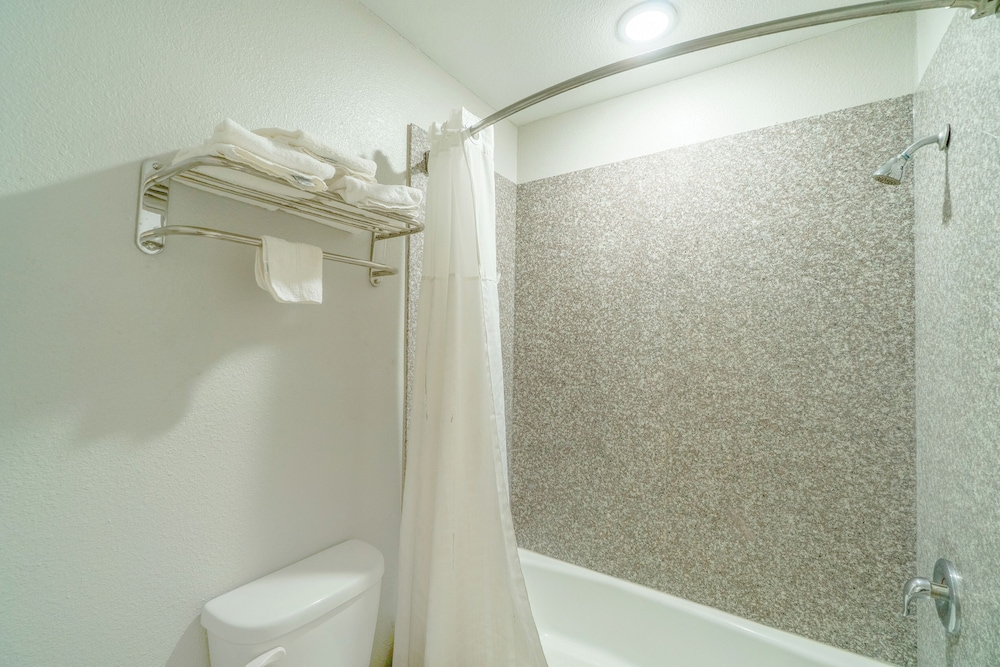 Atria Extended Stays By OYO Jourdanton - photo 36