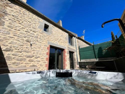 Douceur de Vivre En Bord de Mer Jacuzzi Et Cheminee — hotel in Saint-Coulomb