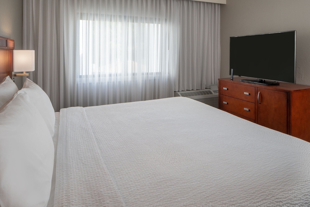 Courtyard by Marriott Nashville Airport - photo 9