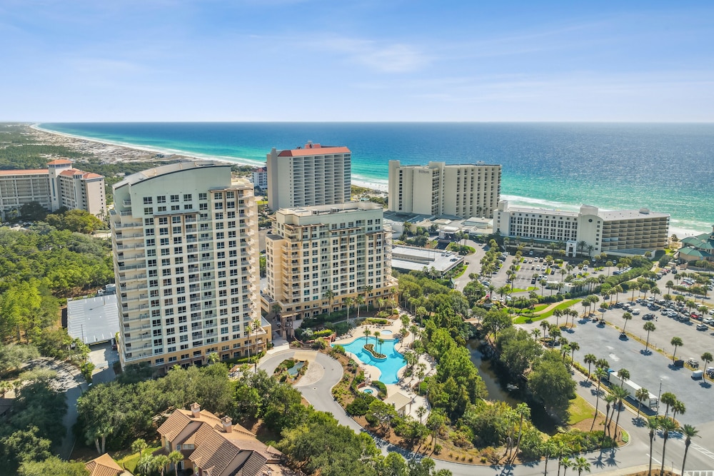 Luau Resort by Panhandle Getaways in Miramar Beach, United States
