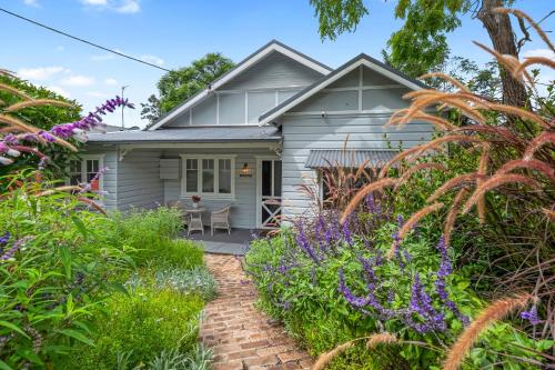 Kurrajong Holiday House Family — 4-Star Luxury Hotel in Kurrajong Heights, Australia