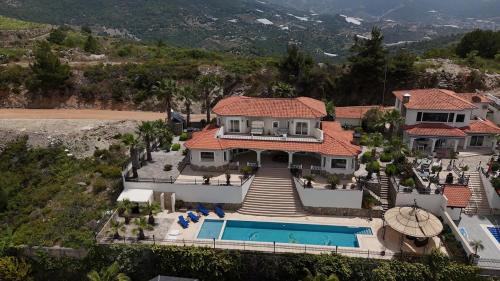 Great Villa with beatiful view and 4 bedrooms more 1000 sqm AREA — 4-Star Luxury Hotel in Alanya, Turkey