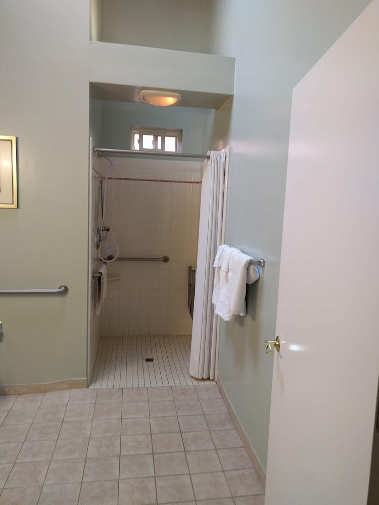 Butterfly Grove Inn - photo 35