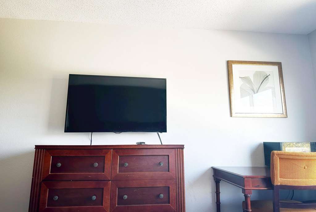 Baymont Inn and Suites by Wyndham Columbus Near OSU - photo 25