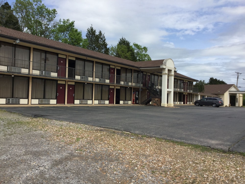 Sunset Inn Clarksville - photo 39